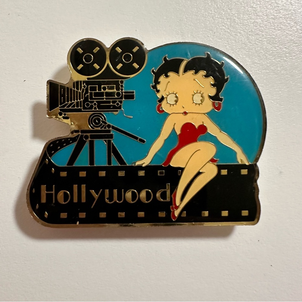 Betty Boop Hollywood Film Camera Magnet – Pinnacle Designs 1.5”x2”